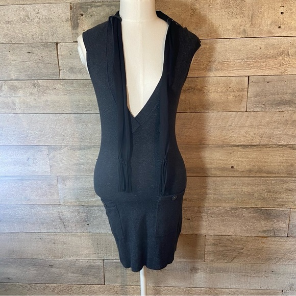 Guess women’s grey sweater dress in size medium - Picture 2 of 10